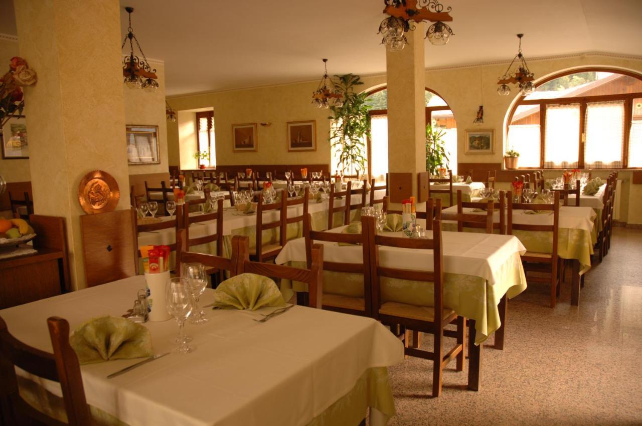 Albergo Ristorante Sole Mezzoldo エクステリア 写真